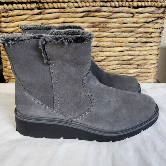 CLARKS Ivery Opal Boots Women 7.5 Grey Suede Ankle Waterproof Comfort Lined Warm - Picture 1 of 8